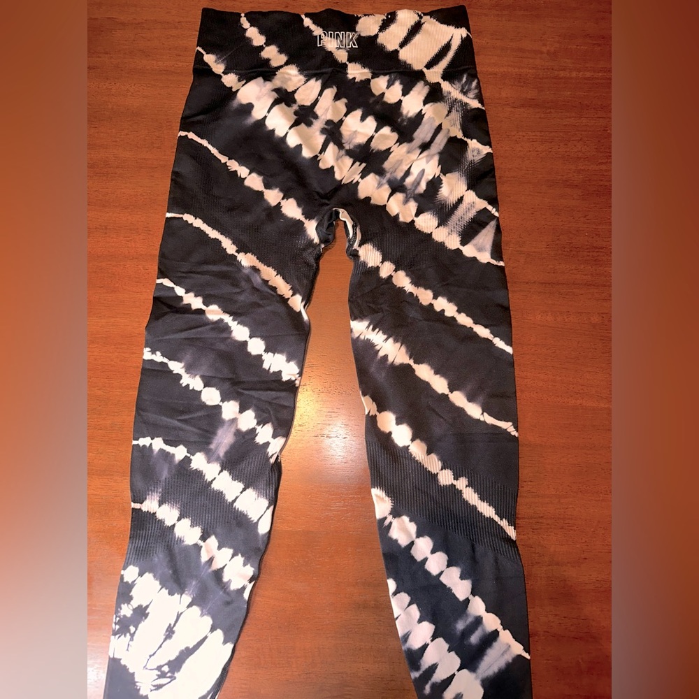 PINK- Victoria’s Secret- Seamless Workout Leggings tie dye size: Large
